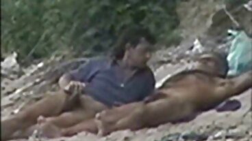 Девойка с дълбоко гърло аматьорско българско порно Khloe Kapri секси на плажа