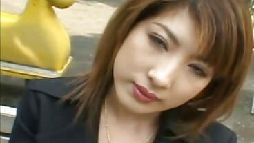 Доведената дъщеря Лили Адамс се нуждае български порно от урок и Дик