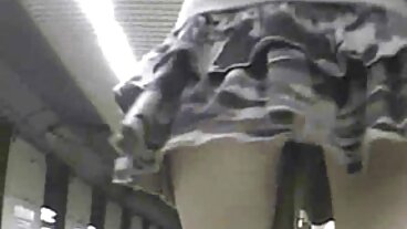 Дебела мадама с огромни фалшиви цици язди мъжа си български секс клипове и свършва спермата му по циците си