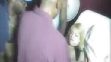 С мастило българско аматьорско порно DJ Kylie Foxxx Fux за слава