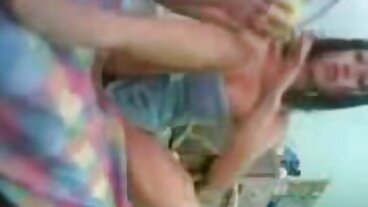 Едрогърдата лесбийка помага на Eufrat да прави секси снимки български порно актриси на себе си