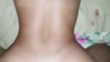 Кендра харесва Cum balgarsko porno и Chillin на дивана си