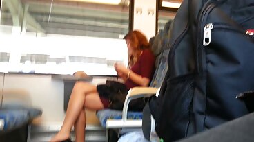 Възбудена блондинка български порно филми смуче члена на черния втори татко