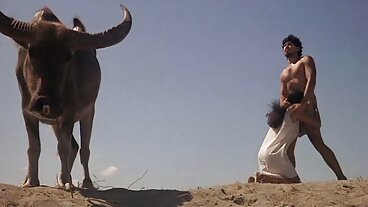 Офисният секс български момичета порно POV на горещия асистент, за да се изкупи