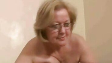 Ефективните естествени цици на GF българско порно се покриват със спермата