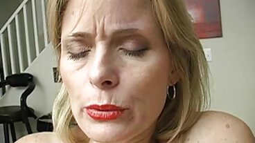 Доведената сестра Кайли balgarski porno Пейдж иска да я прецакат с путка СЕГА