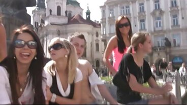 Гореща анално бг порно тройка с 2 извити мадами от абанос
